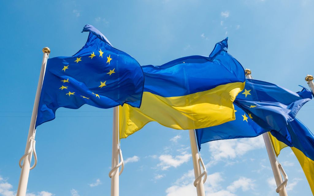 Flagi Unii i Ukrainy
