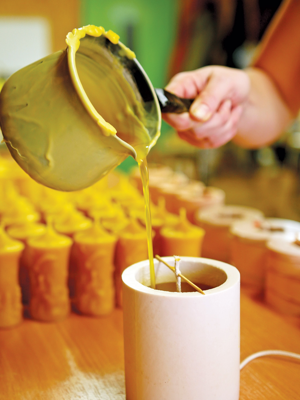 Krótki poradnik o produkcji świec z wosku pszczelego  (12)