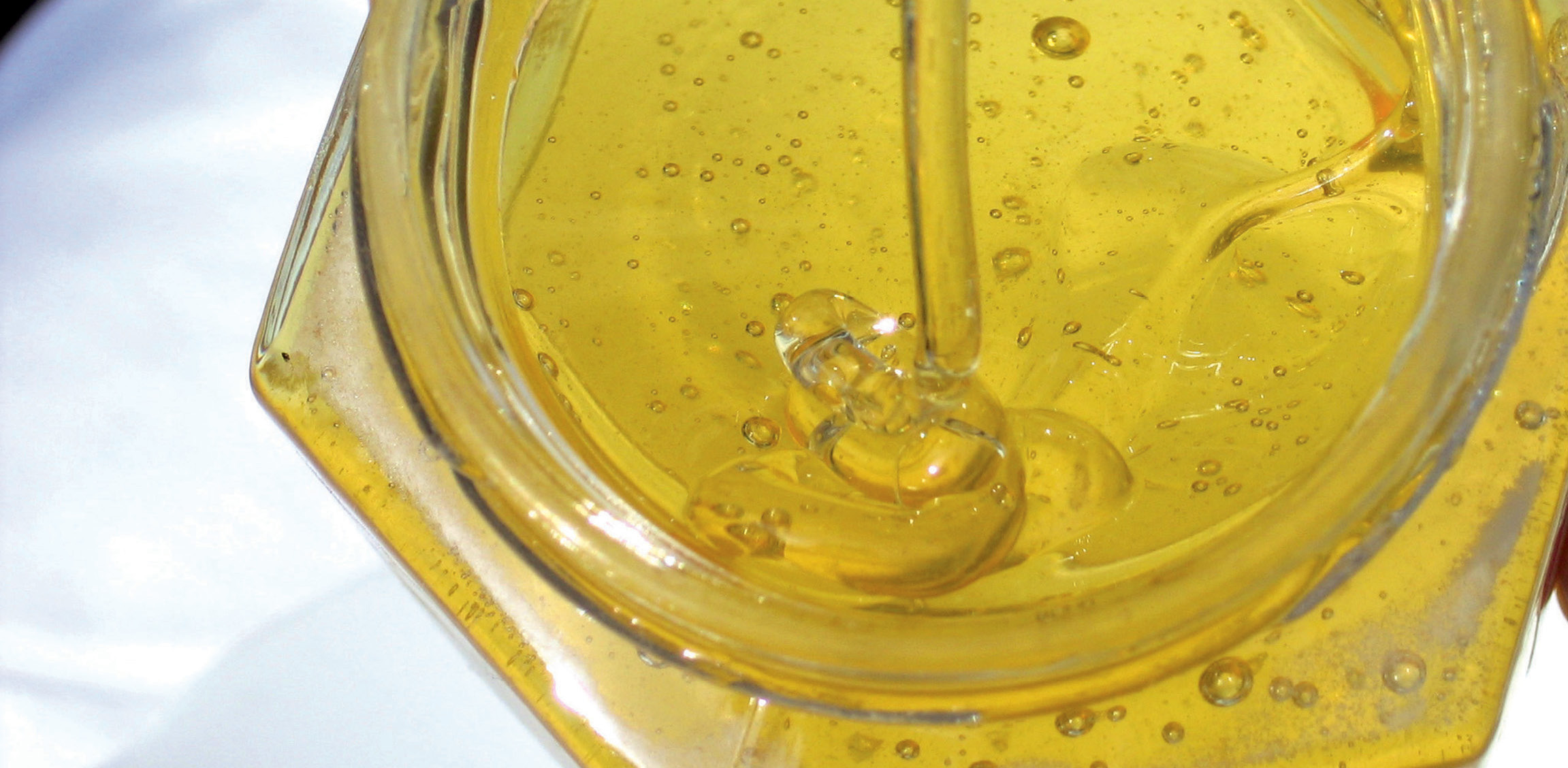 Proteine și activitate enzimatică în miere